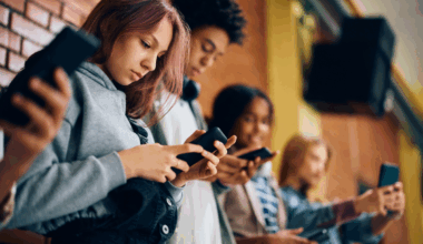 Plusieurs pays, dont la France, demandent à l’Union européenne d’agir vite pour protéger les jeunes face au danger des contenus en ligne - Crédits : Drazen Zigic / iStock