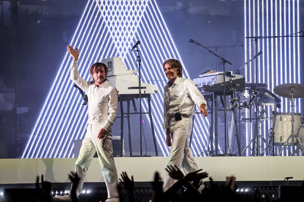 Le duo Air, composé de Jean-Benoît Dunckel et Nicolas Godin (ici au festival We Love Green le 7 juin 2025), ouvrira le festival. LP/Fred Dugit
