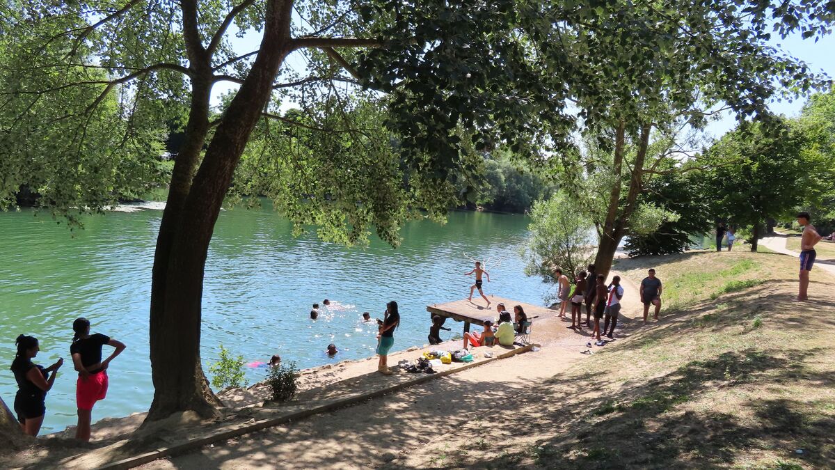 « À 37 degrés, c’est normal de se baigner » : les Franciliens prêts à tout pour braver les interdictions de baignade