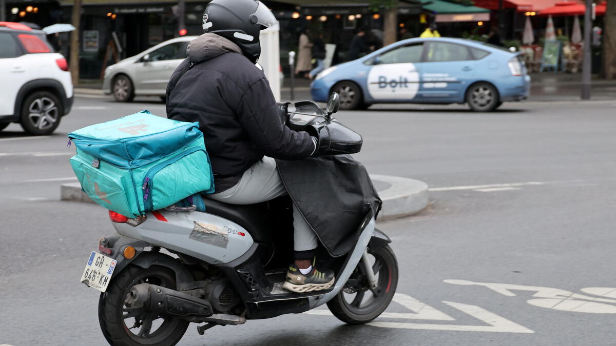 Paris : toilettes, salles de repos pour livreurs, quotas Airbnb… Comment la Ville peut agir face à l’ubérisation