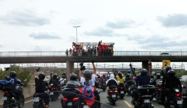 Le PSG champion d’Europe : les images de l’impressionnant cortège accompagnant les Parisiens vers les Champs-Élysées