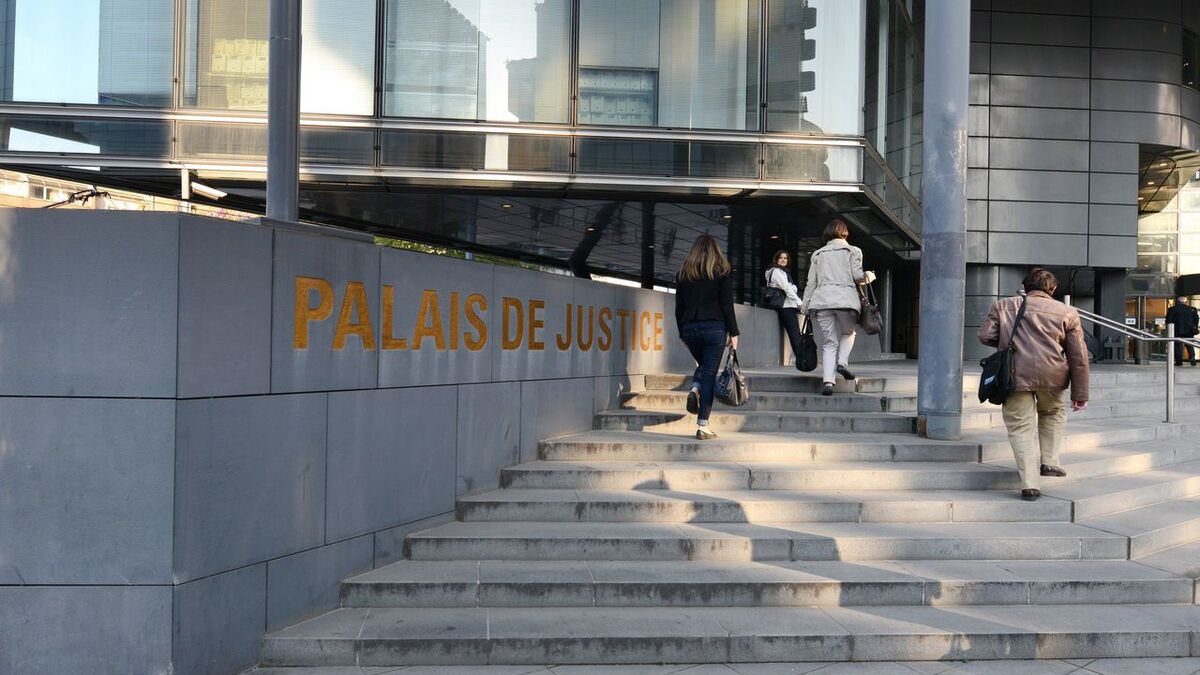 Piétons fauchés à Grenoble : le conducteur de 19 ans, qui s’est présenté de lui-même à la police, sera jugé pour « blessures involontaires »
