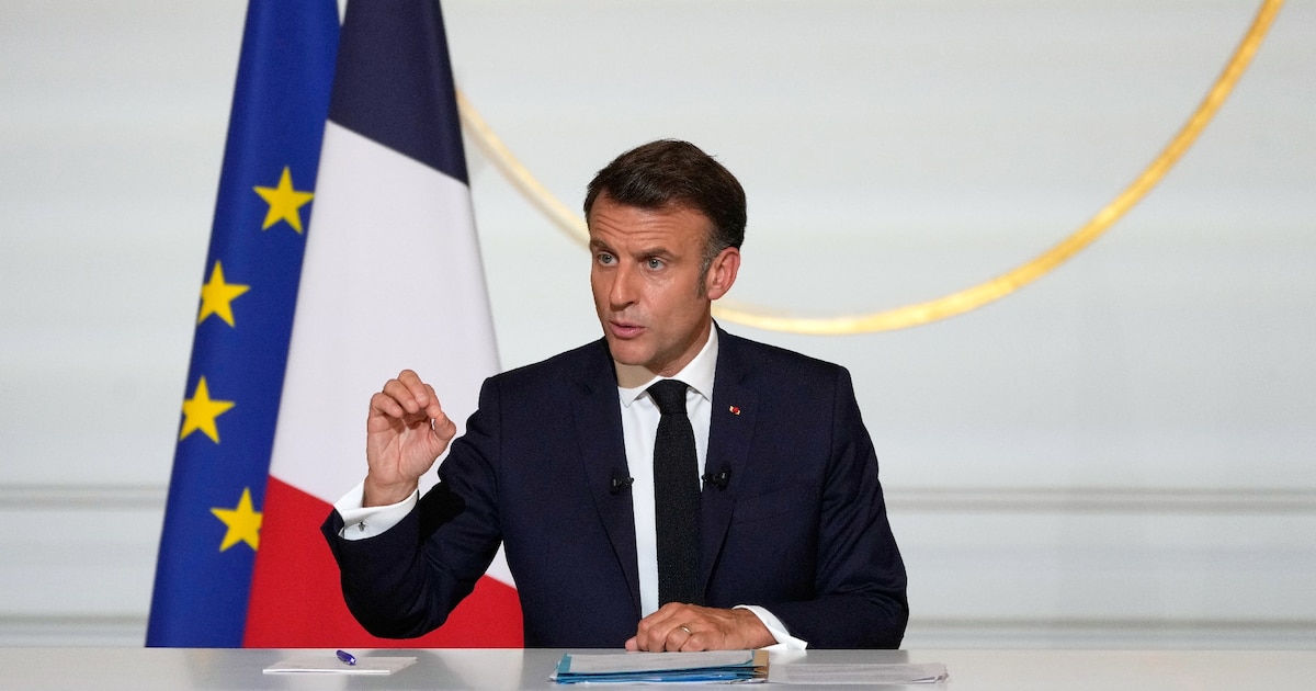 Emmanuel Macron lors d'une conférence de presse sur la situation au Moyen-Orient à l'Élysée, vendredi soir