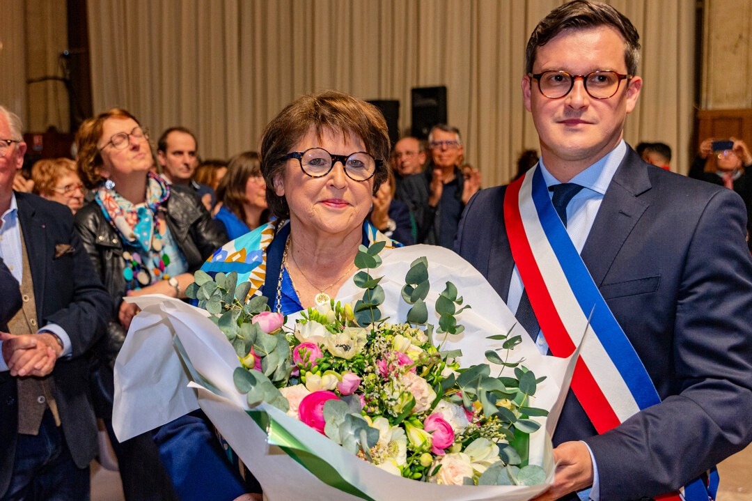 Le Conseil municipal a adopté à l’unanimité le vœu pour que soit attribué à Martine AUBRY le titre de Maire honoraire de Lille. / Actualités