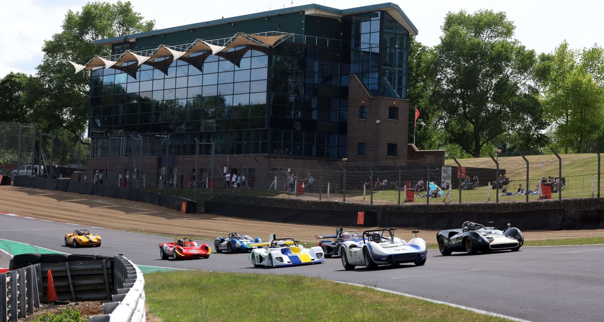 Un week-end de course palpitant lors du Masters Historic Festival à Brands Hatch