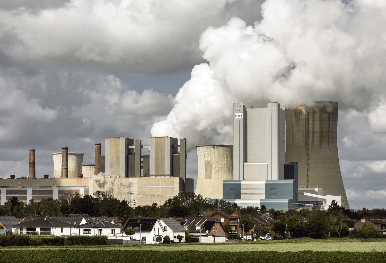 Réchauffement climatique : la marche arrière promue par Donald Trump contamine l’Europe