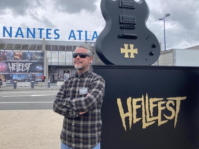 photo en mai 2022, ben barbaud dévoilait une guitare de 6 mètres de haut à l’aéroport de nantes atlantique.  ©  archives ouest-france