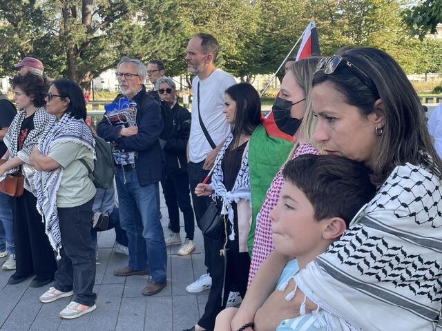 photo urgence palestine déploie une chaîne humaine dans les rues de nantes  ©  ouest-france