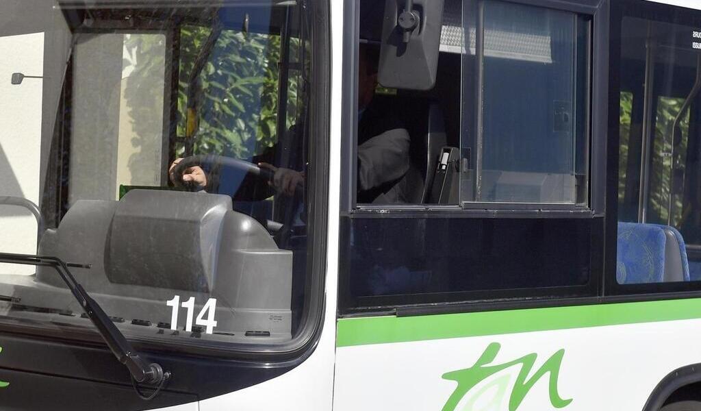 À Nantes, un père de famille pris à partie dans le bus par un individu armé d’un tesson de