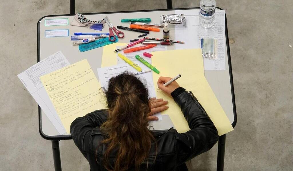 La Région Île-de-France s’engage à offrir 1 000 € à certains bacheliers, mais qui est
