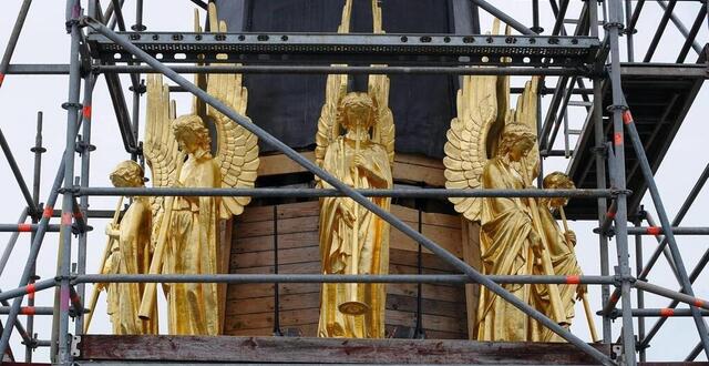photo  en mai 2010, les répliques en bronze des anges musiciens ont été installées sur la basilique saint-nicolas de nantes.  ©  archives franck dubray / ouest france 