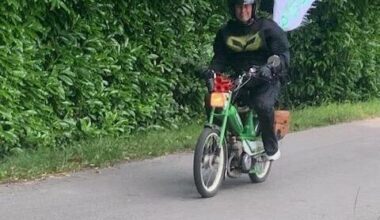 Une course de mobylettes déjantée est organisée dans cette commune de Loire-Atlantique