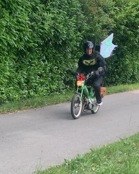 Une course de mobylettes déjantée est organisée dans cette commune de Loire-Atlantique