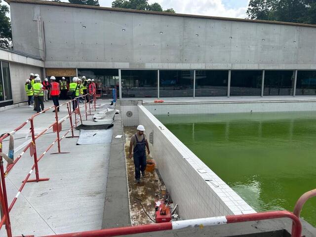 photo la piscine des dervallières est fermée depuis septembre 2023 pour ses travaux de modernisation et d’extension.  ©  photo presse océan-rc