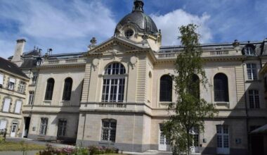 Un feu se déclare dans une chambre de ce centre hospitalier de Rennes, 44 sapeurs-pompiers