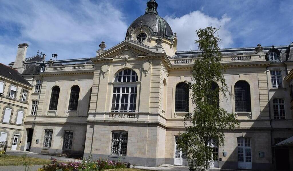 Un feu se déclare dans une chambre de ce centre hospitalier de Rennes, 44 sapeurs-pompiers
