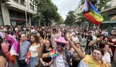 Une déferlante arc-en-ciel dans les rues de Nantes