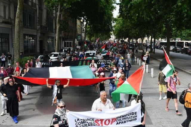 photo selon la police, près de 1 800 personnes ont défilé dans les rues du centre-ville de rennes, en soutien au peuple palestinien, samedi 14 juin 2025.  ©  ouest france