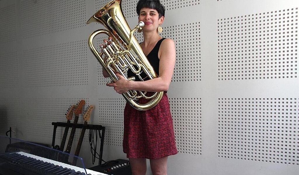 Fanny Godin promène son tuba dans plein d’orchestres en sud Loire