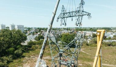 Les 27 pylônes qui portent une ligne de 90 000 Volts longue de 6,4 km seront déconstruits
