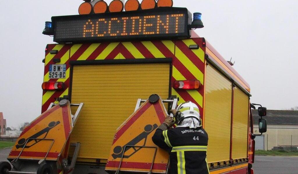 Spectaculaire accident avec une voiture sur le toit sur le périphérique de Nantes : deux blessés