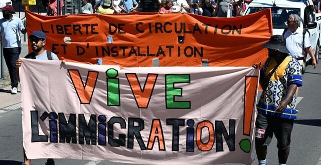 photo  près de 500 personnes participaient à une manifestation à rennes (ille-et-vilaine) ce samedi 28 juin 2025 contre la circulaire retailleau et en solidarité avec les personnes étrangères.  ©  marc ollivier/ouest-france 