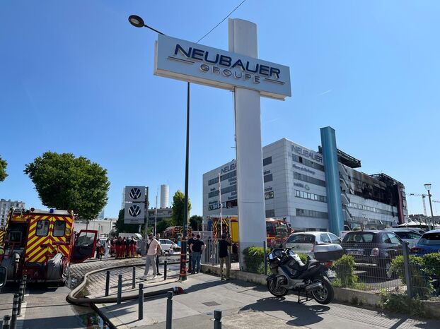 Saint-Denis, le 18 juin 2025. Les pompiers étaient encore présents en fin de matinée pour éviter toute reprise de l'incendie.