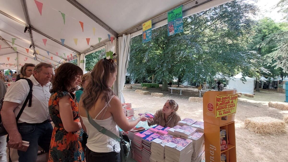 « On a vu le bonheur dans les yeux des visiteurs » : la nouvelle formule du Salon du livre de poche séduit à Créteil