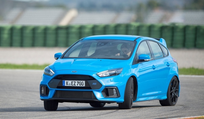 Dynamiquement, la Ford Focus 3 RS étonne par sa faculté à survirer, même sans enclencher le mode Drift. Une sacrée machine à sensations !