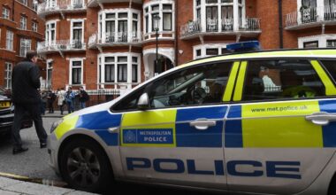 Un homme jugé pour avoir tué et « quasiment décapité » un collégien à coups de sabre au Royaume-Uni