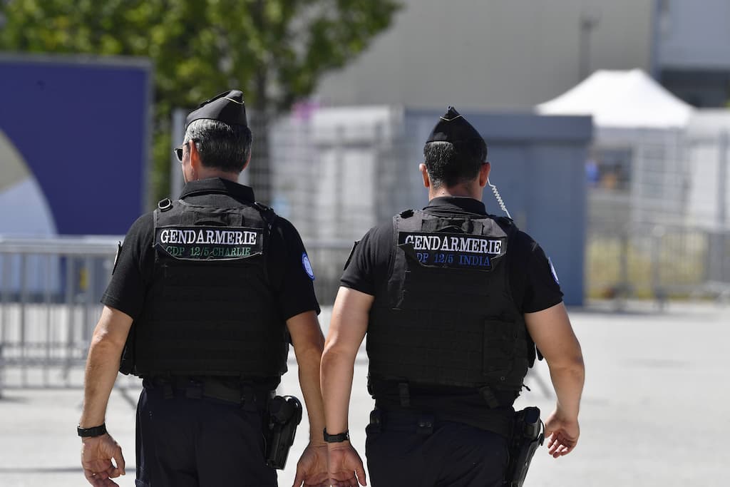 Lyon : un clandestin algérien tente d’écraser les testicules d’un gendarme lors de son interpellation