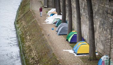 Des tentes ont également étés détruites sur les quais de Seine © Thomas Hubert/Sipa/SIPA
