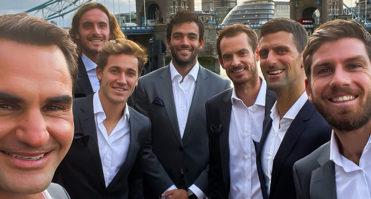 Insolite > Tsitsipas en mode nostalgie : "Je me sens chanceux d'avoir eu l'occasion de partager le court de tennis avec Roger Federer. C'était probablement l'une des expériences les plus majestueuses de ma vie"