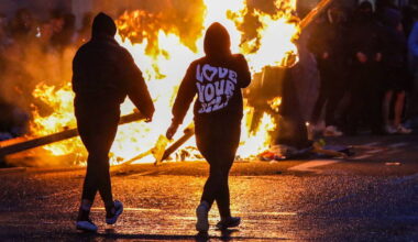 une deuxième soirée de violences racistes après l’inculpation de deux adolescents pour tentative de viol – Libération