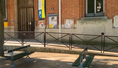 « Ils sont super confortables » : Paris se dote de mini-bancs Davioud, réservés aux enfants