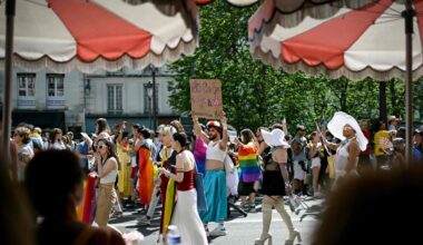 Pride : les images de la Marche des fiertés qui a réuni des milliers de personnes à Paris