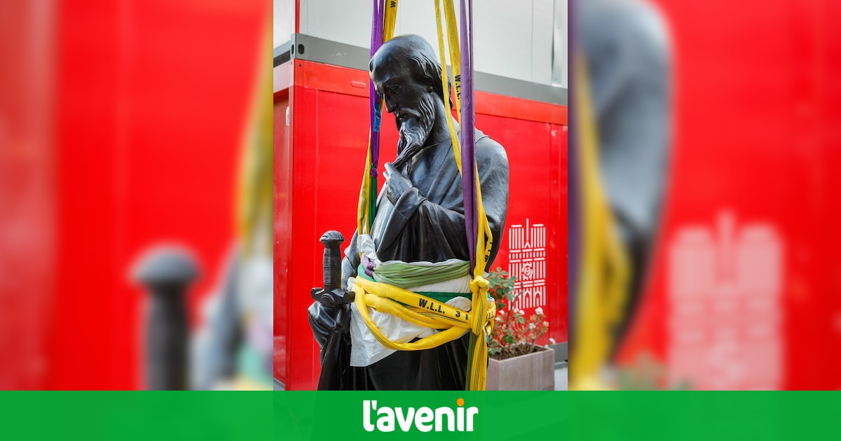 La réinstallation d'une première statue de la flèche de Notre-Dame de Paris est effective