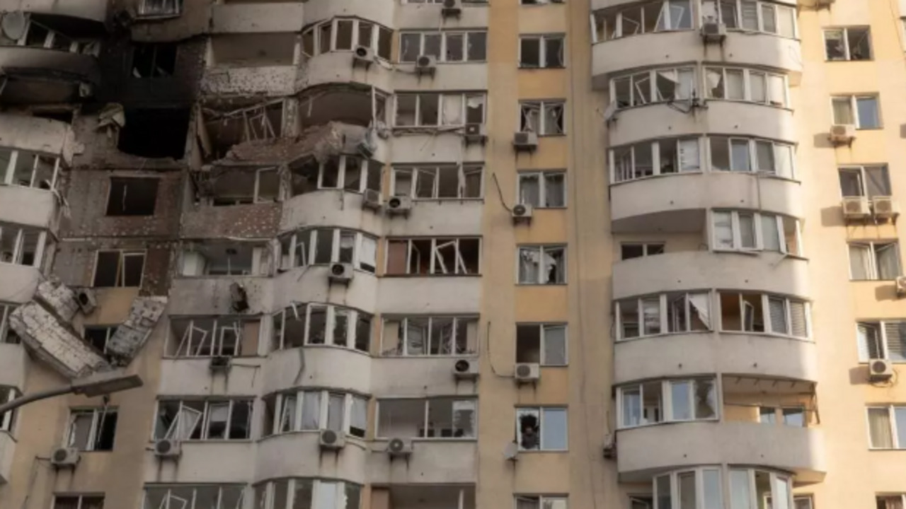La Russie bombarde l'Ukraine / Trump et Musk se disputent en public / Haïti: 200 ans plus tard, la question des réparations...