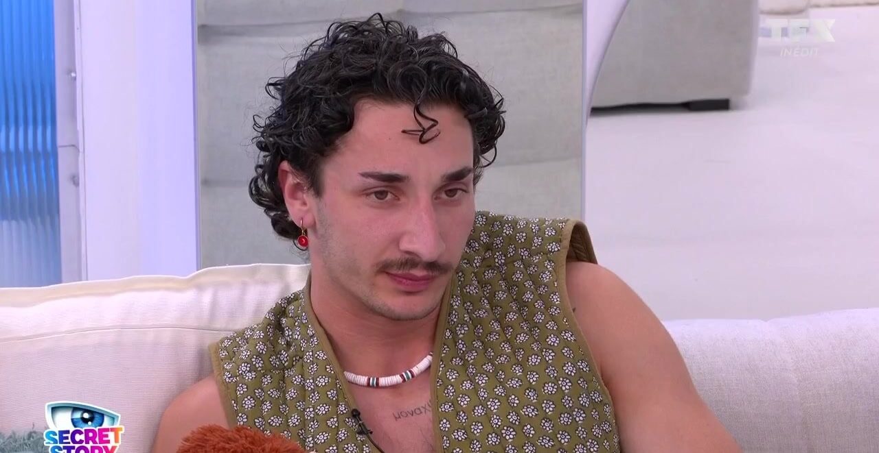 "Qui est dans le sas ?" : premier clash dans "Secret Story", Ethan atomise Théo
