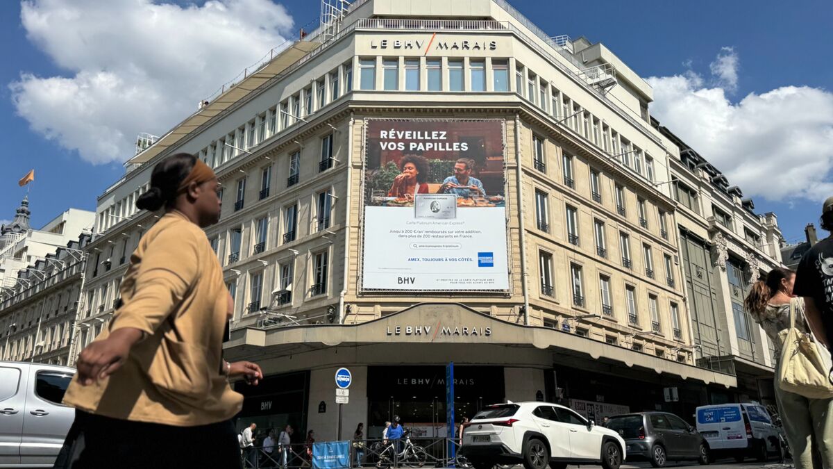 « Rayons vides », « retards de paiements », des clients qui « ne viennent plus » : à Paris, le BHV vacille-t-il ?