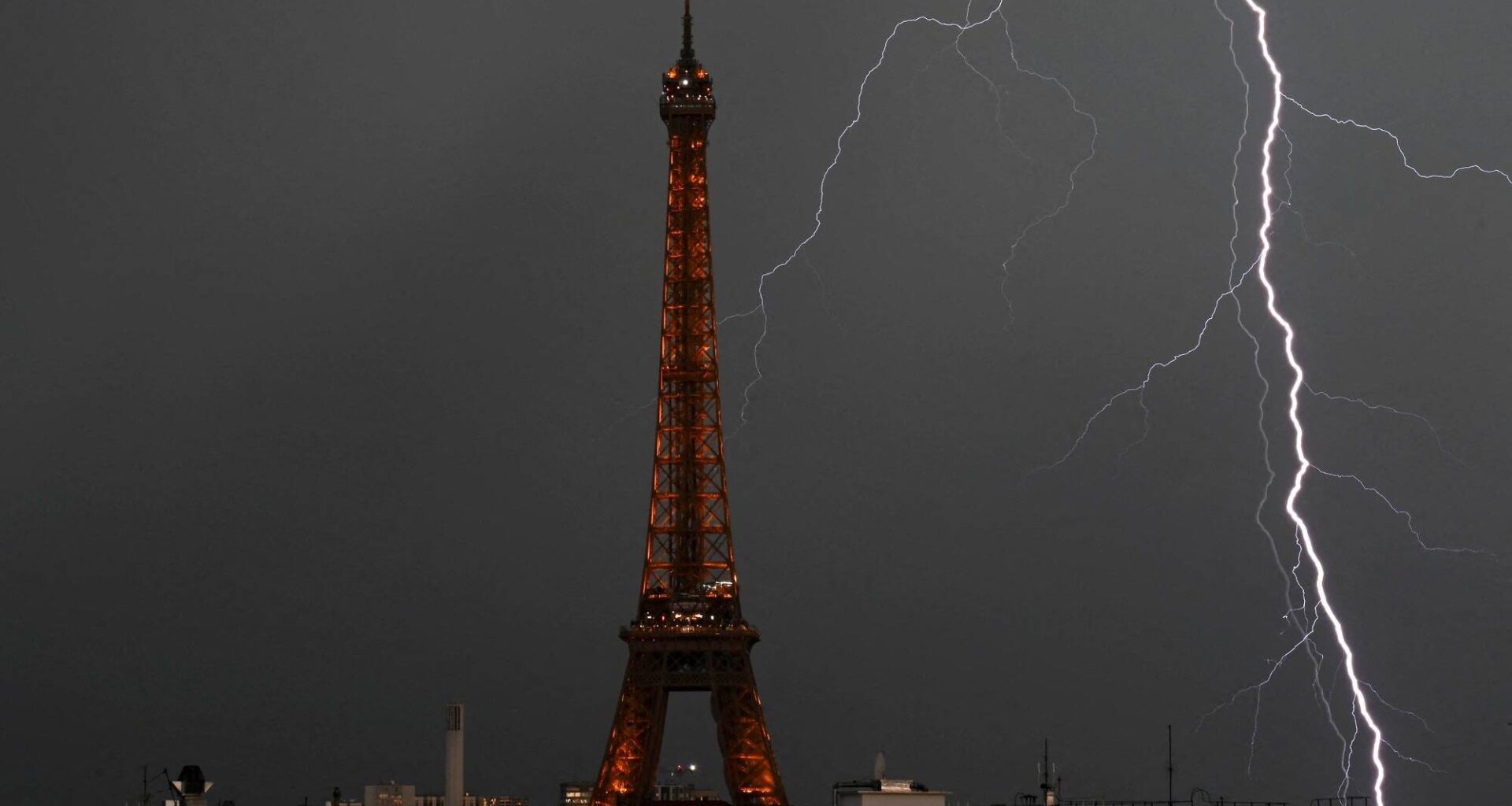 Les spectaculaires images des orages qui ont frappé la France