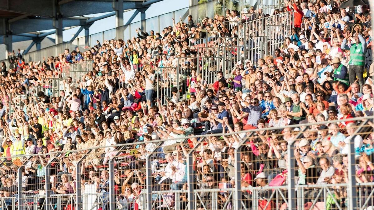 « Être porteurs de joie et d’espérance » : au stade de Créteil, une fête catholique XXL pour la Pentecôte