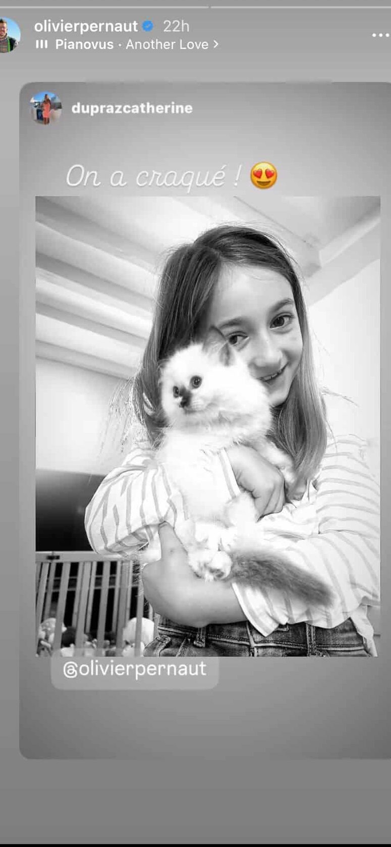 Rose est aux anges, elle accueille un petit nouveau à la maison !