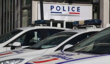 Une serveuse des Hauts-de-Seine trouve son patron dans une mare de sang, la thèse accidentelle privilégiée