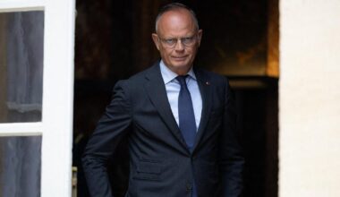 Édouard Philippe peint en noir la France d’Emmanuel Macron pour ne pas endosser son héritage