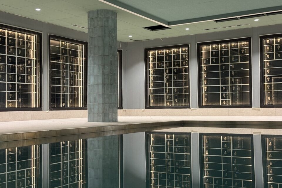 L'ancienne salle des coffres s'est transformée en piscine.