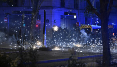 VIDEO. Des pompiers de Paris en pleine intervention visés par des tirs de mortier après la victoire du PSG