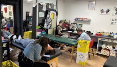 près de Rouen, gros succès pour les premières 24 h de tatouage non-stop