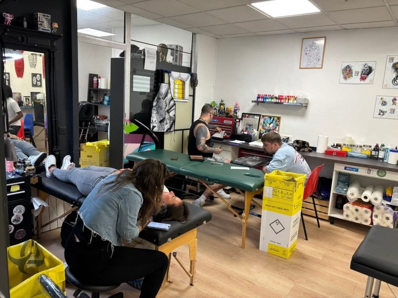 près de Rouen, gros succès pour les premières 24 h de tatouage non-stop