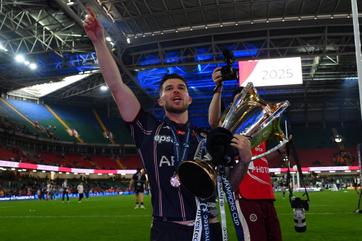 « Ici, il est adulé. Alors on le défend » : à Bordeaux, les fans de Matthieu Jalibert sans réserve derrière leur chouchou - L'Équipe